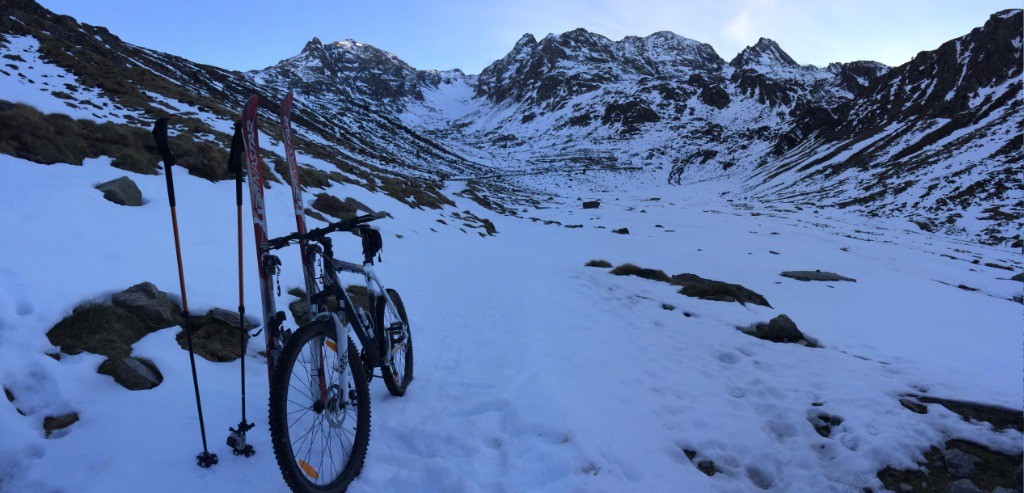 #10 Je récupère mon VTT qui me fais facilement gagner 50 min dans la descente. Je récupère mon VTT qui me fais facilement gagner 50 min dans la descente.