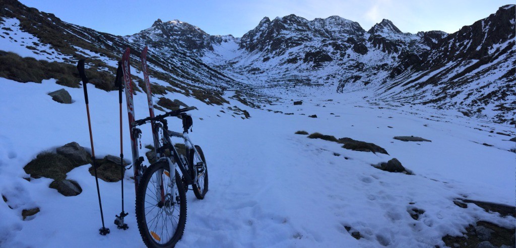 Je récupère mon VTT qui me fais facilement gagner 50 min dans la descente.