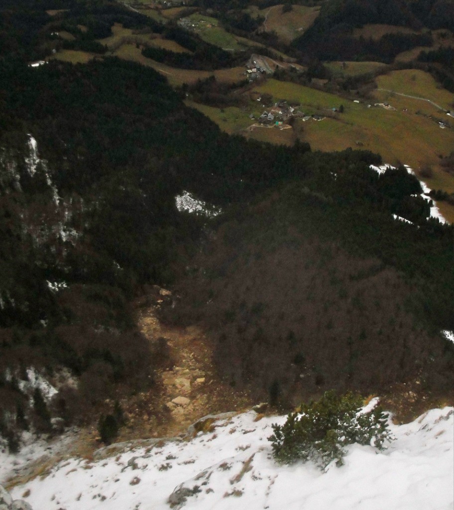 Effondrement coté Grand Combe avec les maisons de Tencovaz en dessous