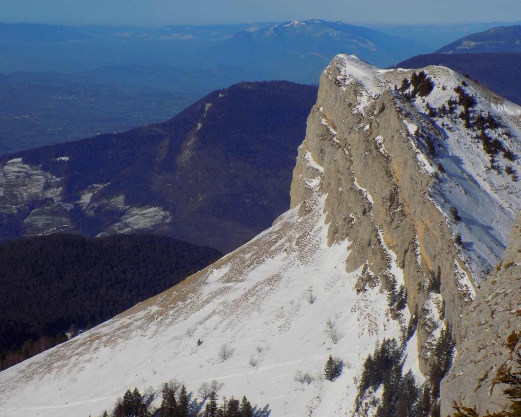 #1 bas du couloir Ouest peu enneigé. bas du couloir Ouest peu enneigé.