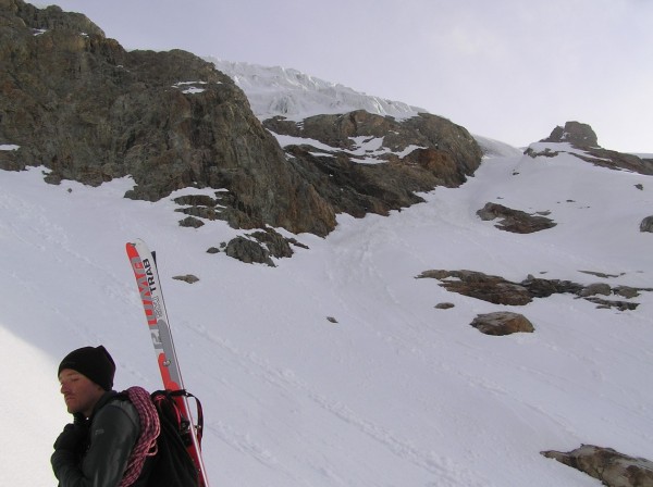 #1 Le couloir d Le couloir d'accés au glacier : Cyril qui est en train de se demander ce qu'il fait avec cette bande de loosers..