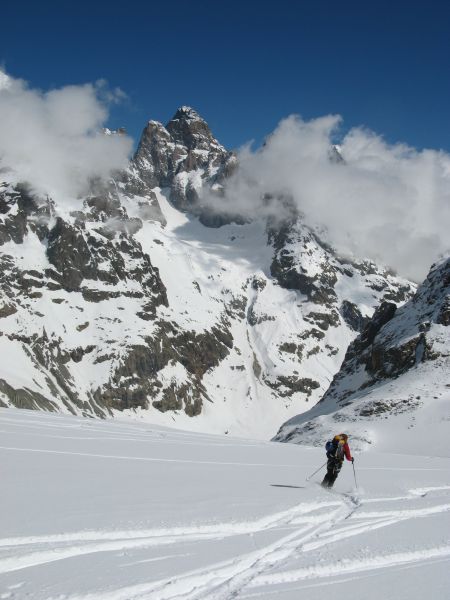 #4 Glacier du Sélé : Pas beaucoup de pente, mais la neige et le paysage nous consolent Glacier du Sélé : Pas beaucoup de pente, mais la neige et le paysage nous consolent
