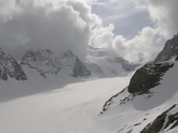 Vu du refuge des Ecrins : Fin d'après midi, le temps se dégrade.
Photo: Sylvain