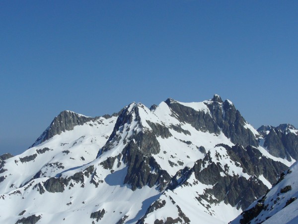 #5 Frène : Pointe du Bacheux (face Sud assez dégarnie) et Pic du Frène. Frène : Pointe du Bacheux (face Sud assez dégarnie) et Pic du Frène.