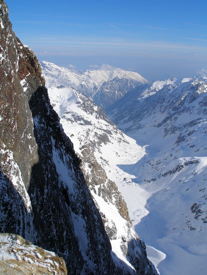 brèche de Gaube : vue sur la vallée du lac de Gaube