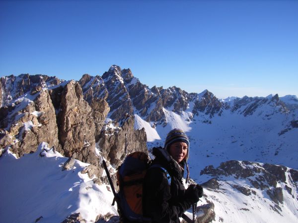 #2 Faby au sommet du Bujon : Col du Chambeyron au fond Faby au sommet du Bujon : Col du Chambeyron au fond