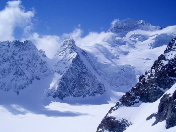 #2 Au col : Les sommets du glacier Blanc Au col : Les sommets du glacier Blanc