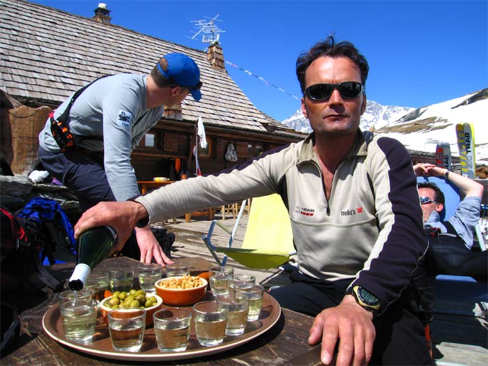 #5 refuge de la Parrachée : Là c refuge de la Parrachée : Là c'est que l'apero .... au SkitourGame ça va donner !!