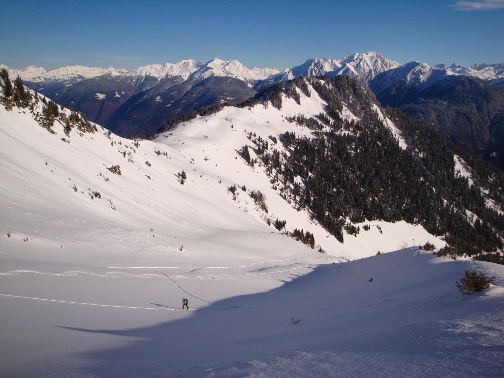 Le col de l'Arc derrière