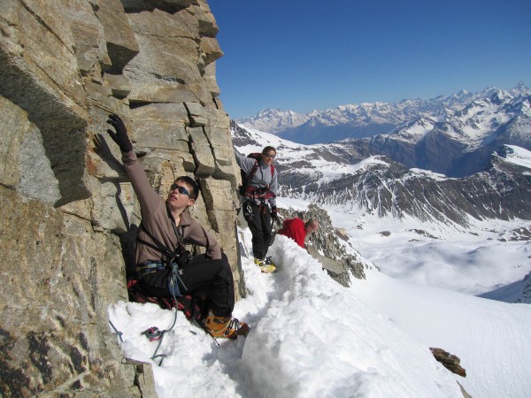 #7 Sous le sommet : Valentin et Véro sous le sommet Sous le sommet : Valentin et Véro sous le sommet