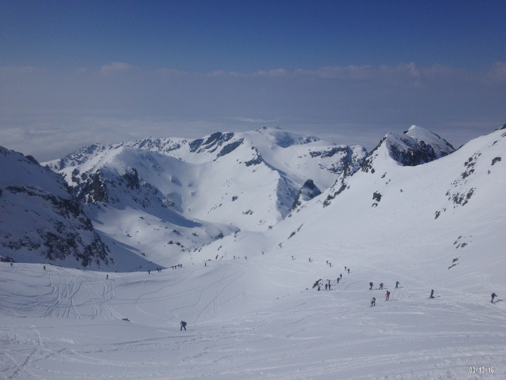 Le vallon se remplie progressivement tous attirés vers ce cœur symbolique