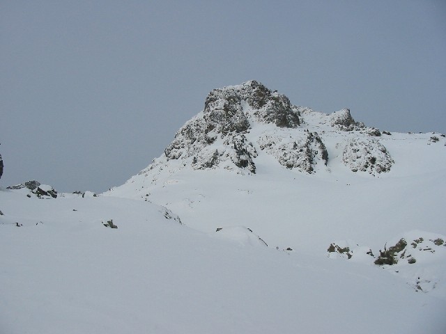 vers 2100m : Une bonne couche de neige mais plus on monte, plus la neige est dense et plaquée ... :(