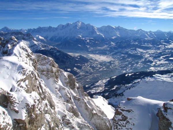 Pointe d'Areu : Vue plongeante sur Sallanches et le massif du Mt Blanc.