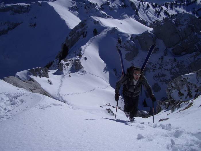 #3 La traversée des arêtes : Al arrive vers le sommet des lances de Malissard après la traversée des arêtes. La traversée des arêtes : Al arrive vers le sommet des lances de Malissard après la traversée des arêtes.