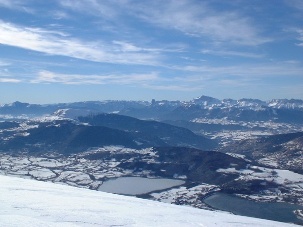 #6 Le plateau matheyssin : Vue du sommet du Grand Serre sur le plateau matheyssin. En fond le mont Aiguille et le Grand Veymont. Le plateau matheyssin : Vue du sommet du Grand Serre sur le plateau matheyssin. En fond le mont Aiguille et le Grand Veymont.