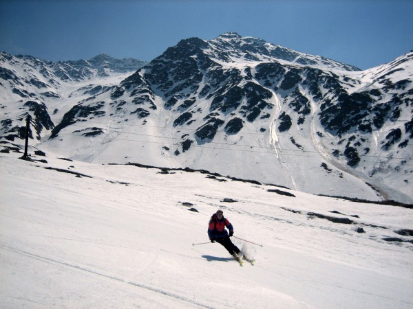 #4 Carve sur la piste du téléski : Véro se fait plaisir sur la piste. Carve sur la piste du téléski : Véro se fait plaisir sur la piste.