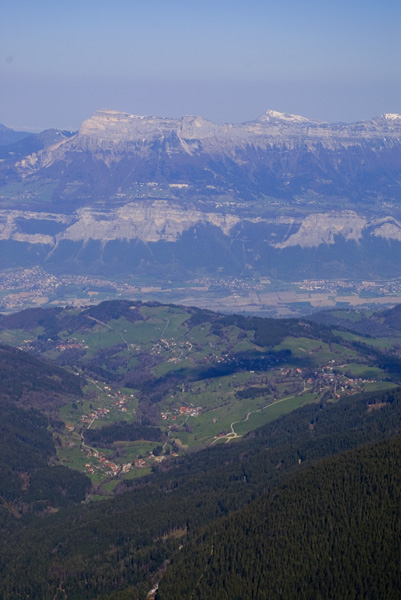 #4 Contraste printannier : C Contraste printannier : C'est le printemps plus bas,en haut ça souffle dur !