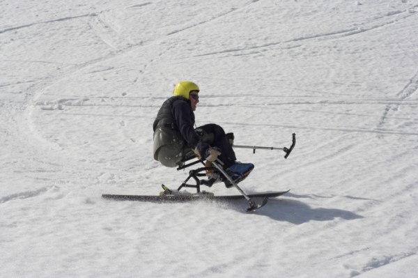 Même dans cette neige pourrie, il s'en sort bien le bougre ;)