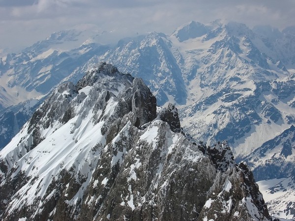 #3 Pointe des Cerces : Plâtrage des rochers sur fond de Pré des Fonds. Pointe des Cerces : Plâtrage des rochers sur fond de Pré des Fonds.