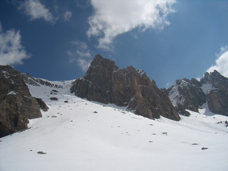 #10 Pointe des Cerces : Le versant de descente vu du bas. Pointe des Cerces : Le versant de descente vu du bas.