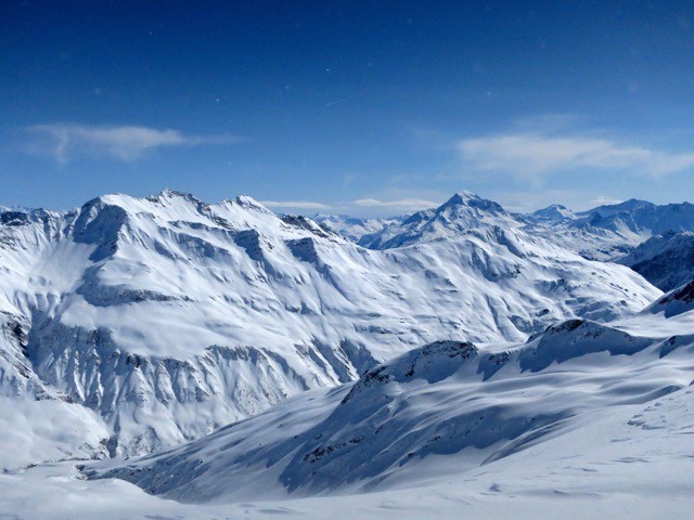 Du col, vue vers le sud, la vallée de la gare des glaces et au fond le mont Pourri