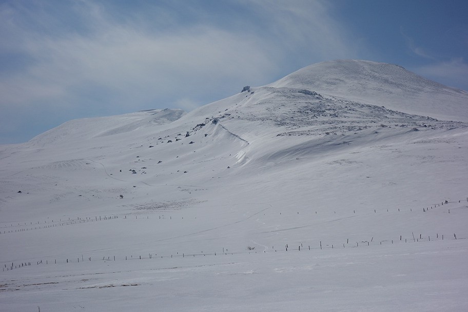 Grands champs de neige sous Roc de Cuzeau