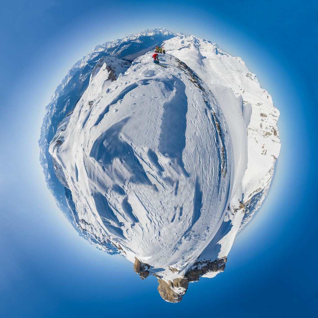 #40 Mont Blanc au pole nord depuis le sommet du col des audannes.
Mont Blanc au pole nord depuis le sommet du col des audannes.