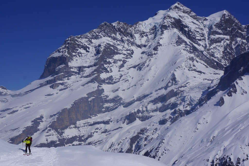 Arrivée à Mutthornhutte sur fond de Jungfrau