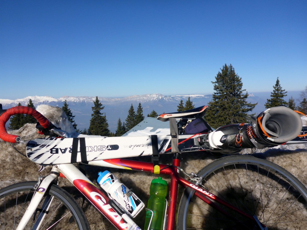 #4 Attelage des ski sur fond de Moucherotte Attelage des ski sur fond de Moucherotte