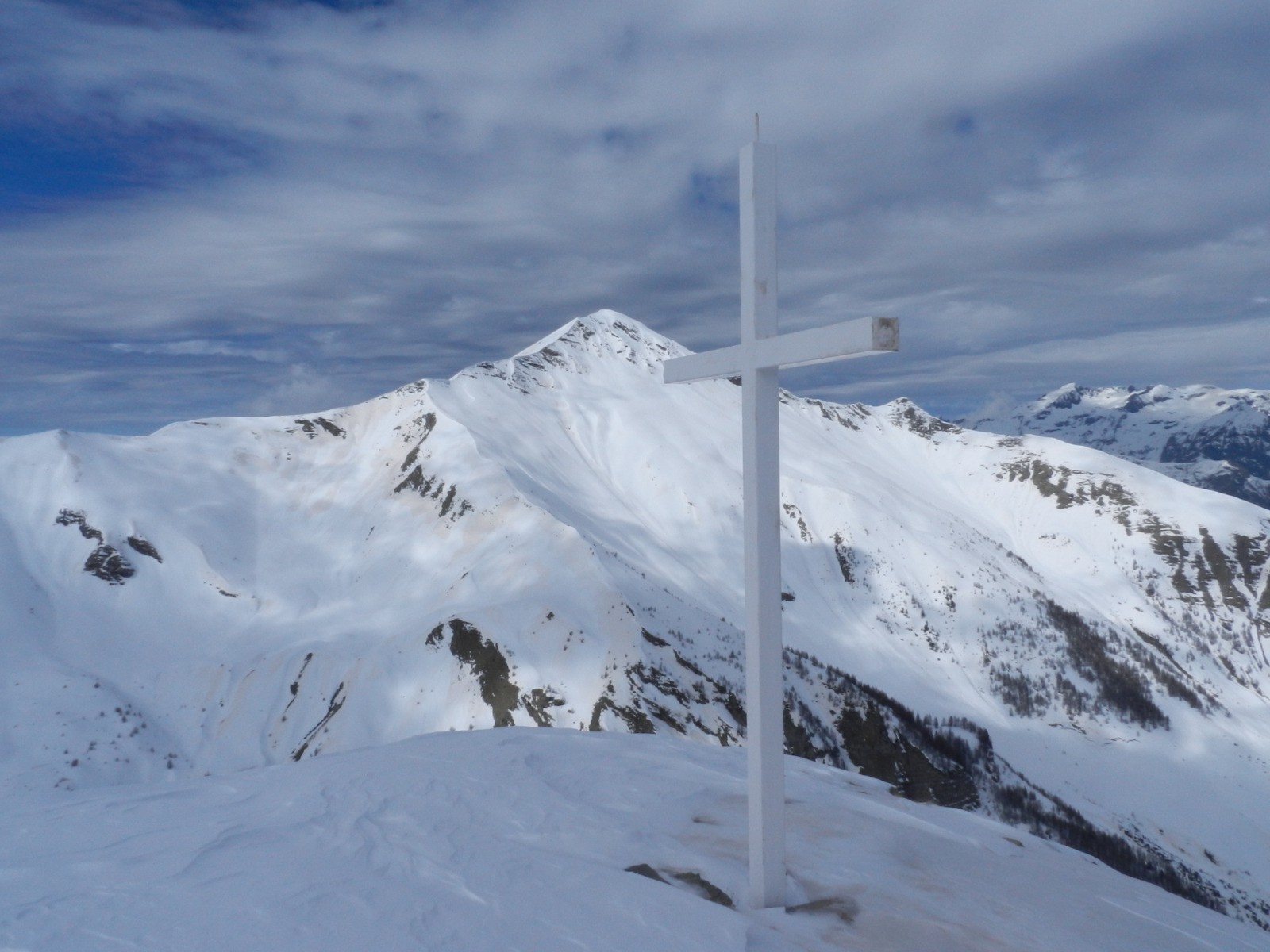 le sommet de la motte sur fond de grande autane