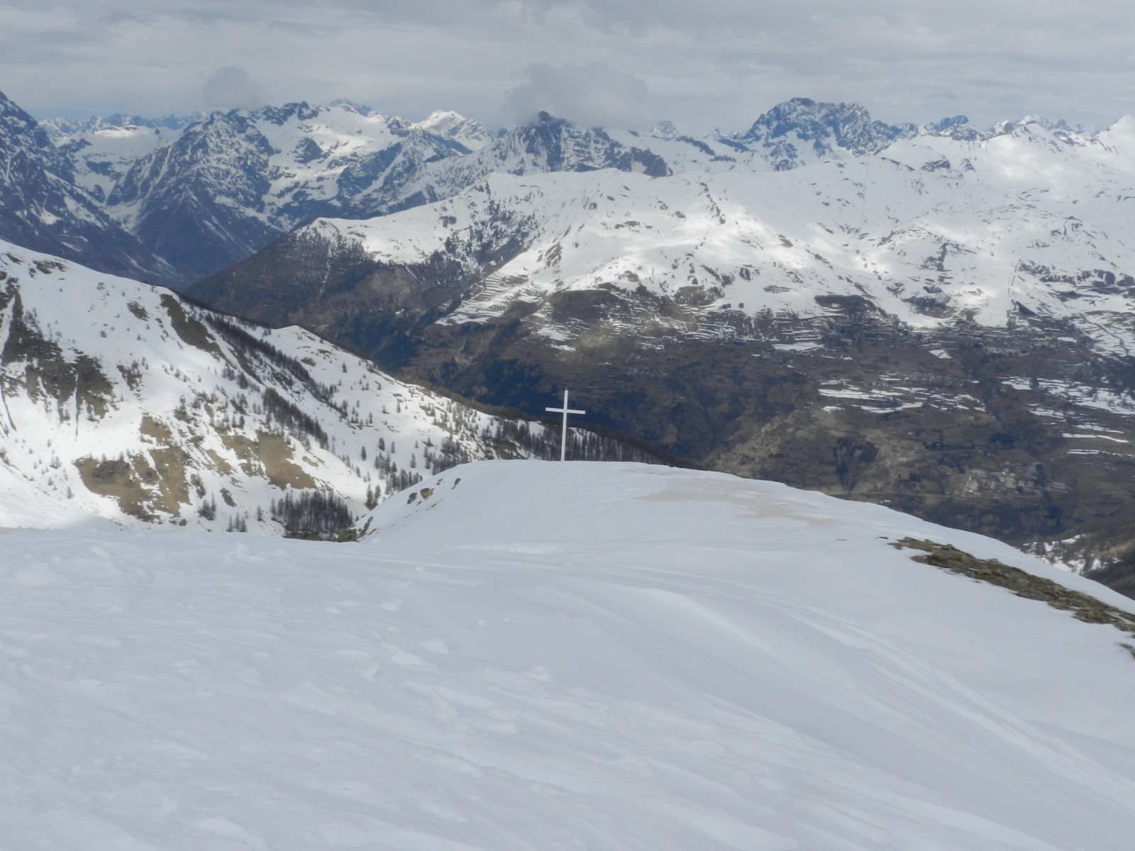 la croix de la motte veille sur archinard et le champsaur 