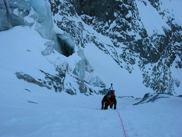 Sérac inférieur : Ca ne passe que skis sur le sac mais ca agrémente bien la montée...