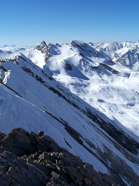 #4 Les dalles vues de profil : Les autres dalles et le Pain de Sucre Les dalles vues de profil : Les autres dalles et le Pain de Sucre