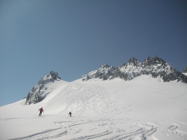 #6 Encore de la poudreuse ! : Fantastique champ de poudre sur tout le glacier ce 22 Avril ! Encore de la poudreuse ! : Fantastique champ de poudre sur tout le glacier ce 22 Avril !