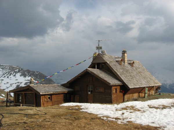 #12 Refuge de la Dent Parrachée : Le chalet est un véritable café-théatre ! Refuge de la Dent Parrachée : Le chalet est un véritable café-théatre !