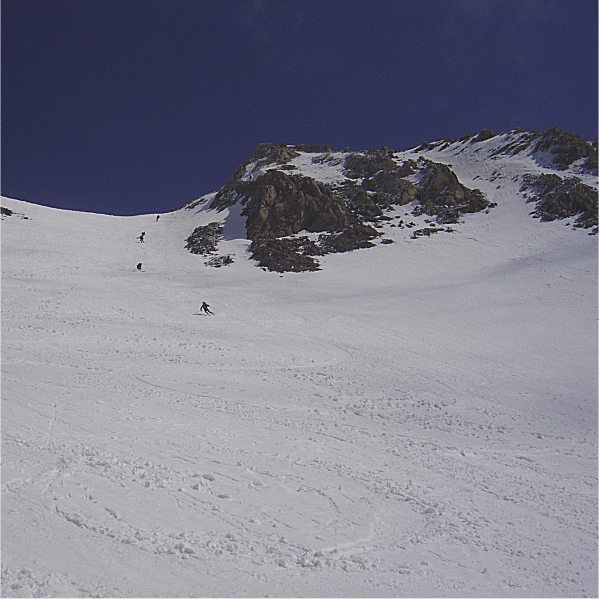 pente suspendue : Tres belle portion de ski sur la pente "suspendue" sous le sommet à 3600 m d'altitude