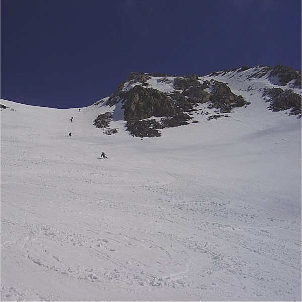 #15 pente suspendue : Tres belle portion de ski sur la pente "suspendue" sous le sommet à 3600 m d pente suspendue : Tres belle portion de ski sur la pente "suspendue" sous le sommet à 3600 m d'altitude
