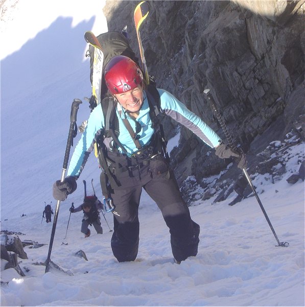 Loza : Arrivée de Anne-Cé en haut de la brèche de la Loza.