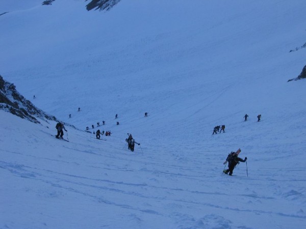 Montée à la brèche de la Loza : Une montée au allure de pierra menta.