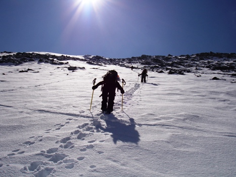#9 En route vers Roche Chevrière : Vu qu En route vers Roche Chevrière : Vu qu'on est pas équipé pour passer par la vire, on attaque la montée directement sous le col.....