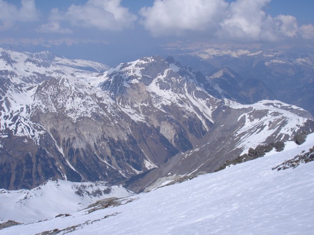 #9 Depuis l Depuis l'arête : Vue plongeante sur la vallée