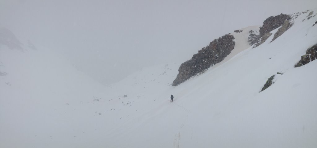 #4 Blanc sur blanc...on voit pas grand chose... Blanc sur blanc...on voit pas grand chose...