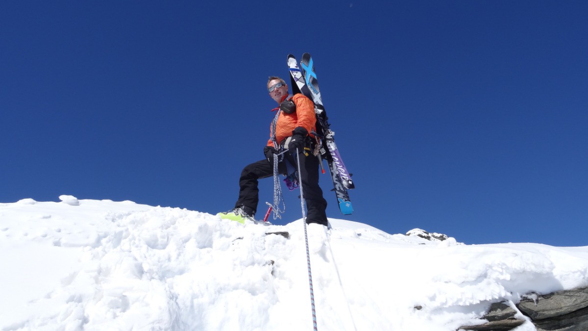 #14 2 paires de skis sur le dos, qu 2 paires de skis sur le dos, qu'est qu'on ferait pas...