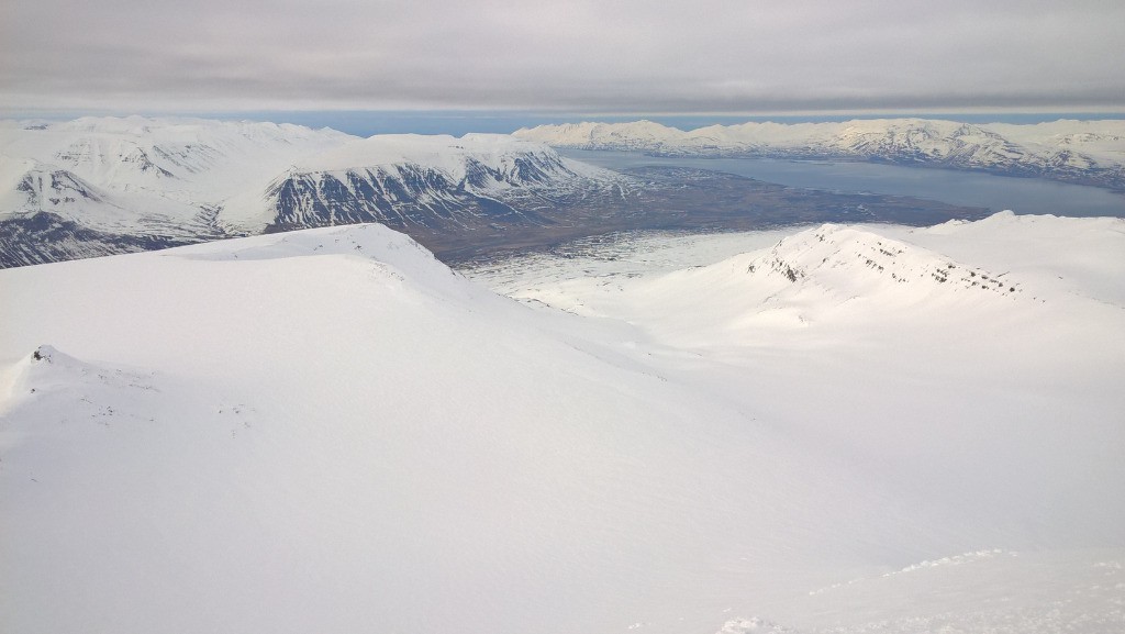 Le Fjörd au loin 