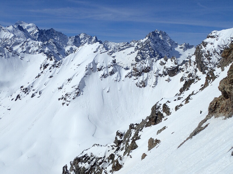 #6 bien à droite c bien à droite c'est mieux