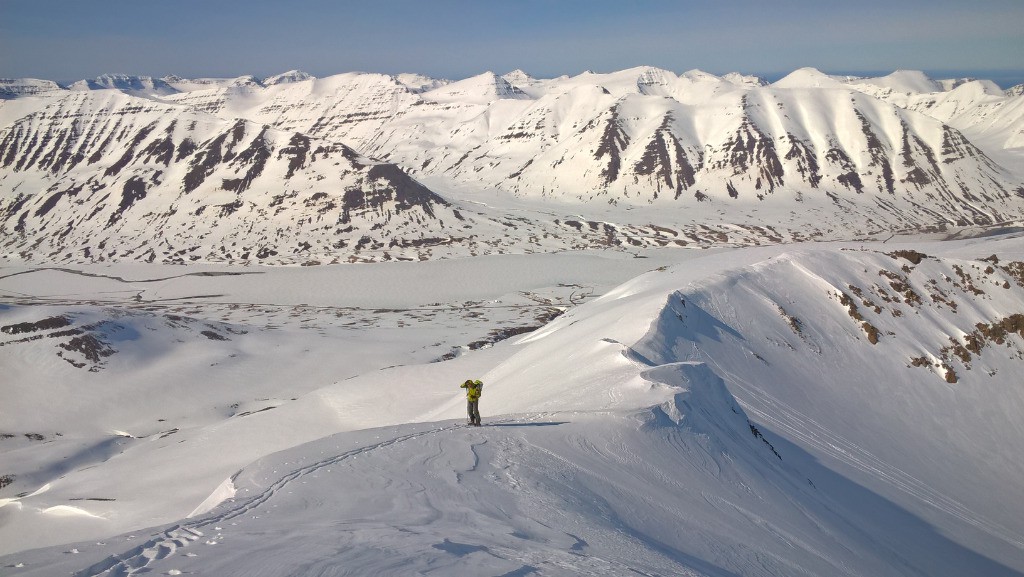 Les copains arrivent sur l'arête