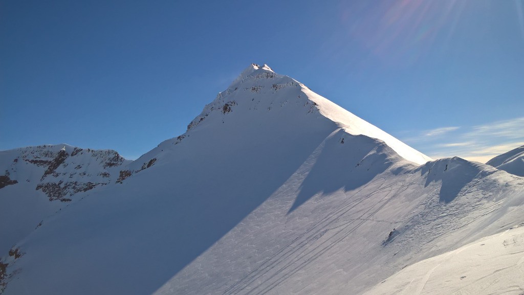 Vue sur le sommet du jour depuis l'arête