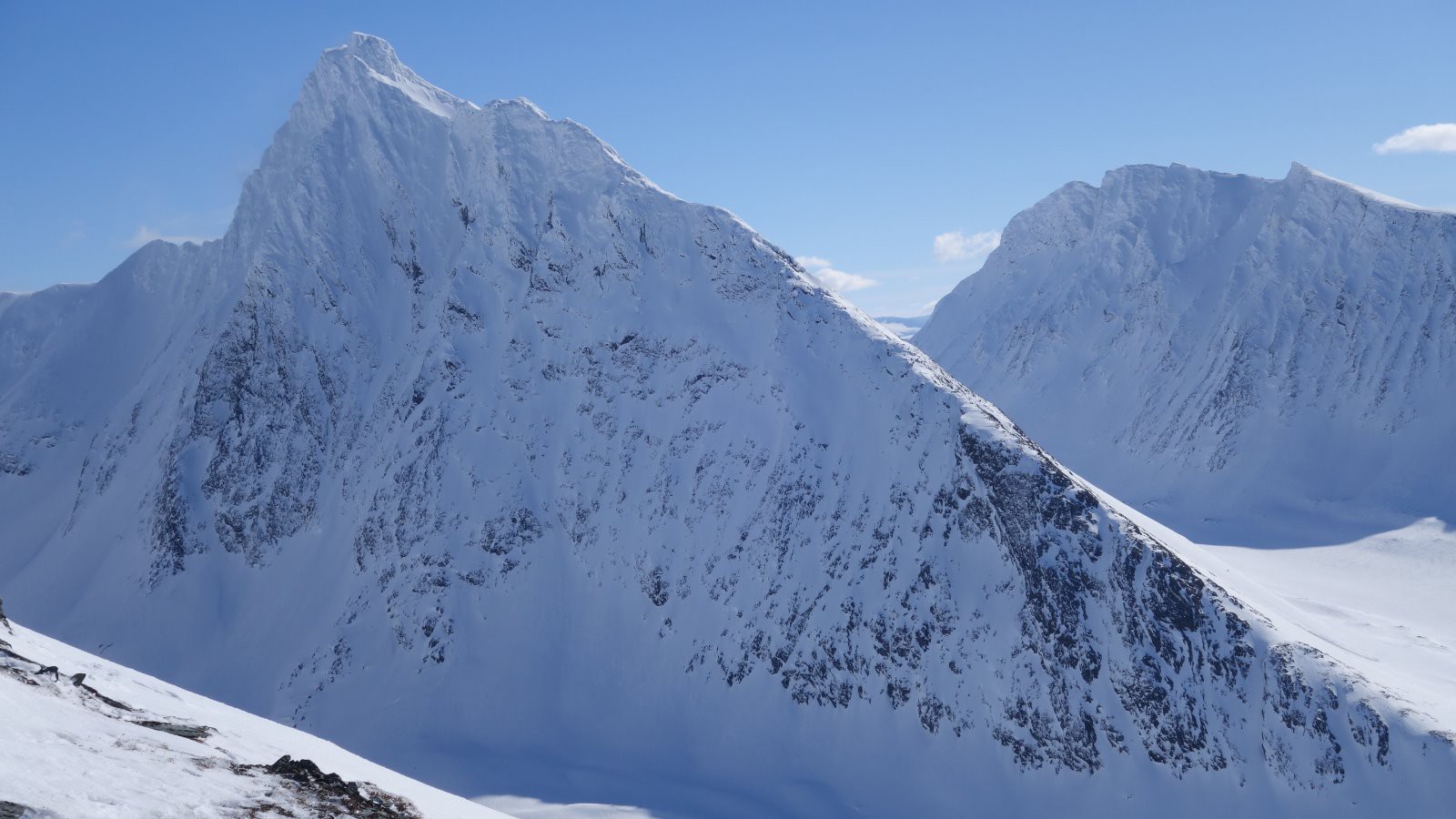 #11 Autre plan sur le magnifique Piggtinden Autre plan sur le magnifique Piggtinden