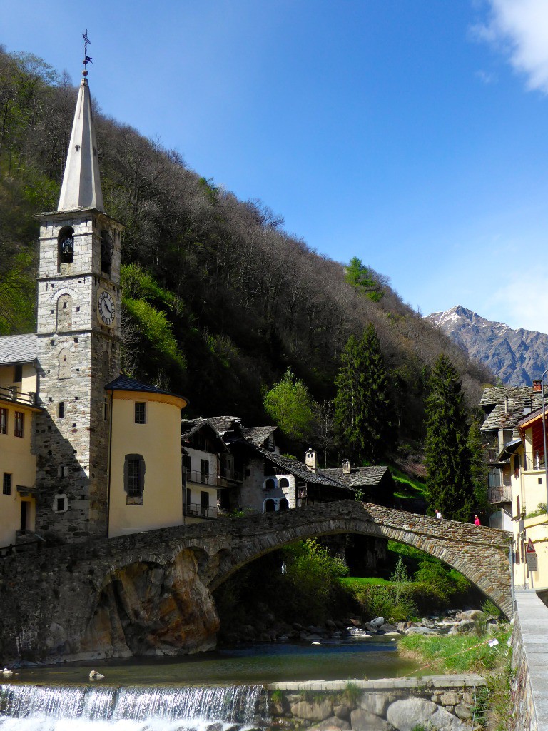 #23 Entre les combats de Reines et les jolis ponts, elle est sacrement sympa cette vallée :) Entre les combats de Reines et les jolis ponts, elle est sacrement sympa cette vallée :)