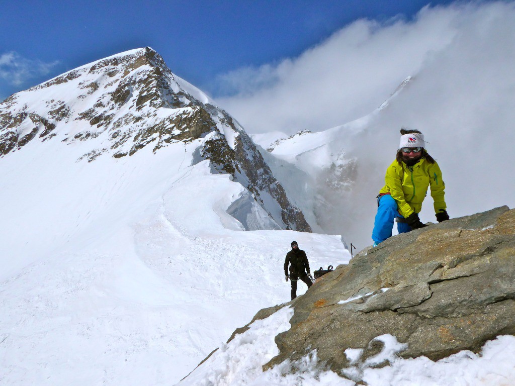 #5 Quelques pas de grimpe pour accéder à la vierge devant l Quelques pas de grimpe pour accéder à la vierge devant l'oeil de la Pyramide Vincent